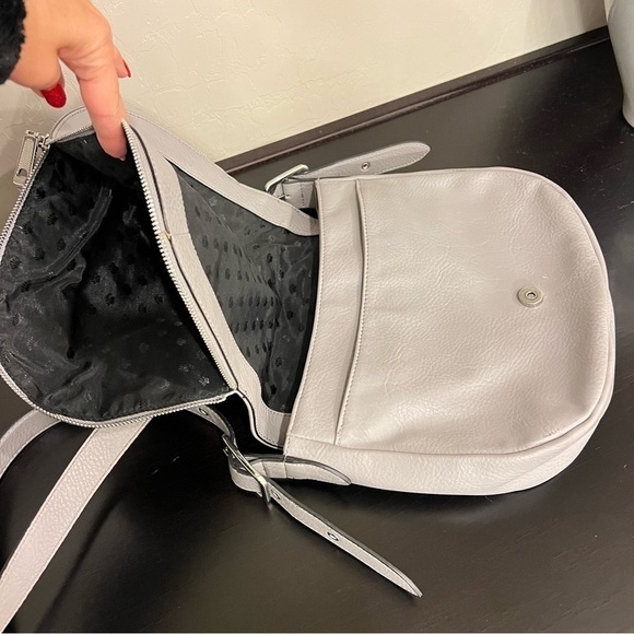 Juicy Couture Rosa vegan leather saddle bag/Crossbody adjustable strap10”x11” - Picture 8 of 15